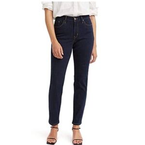NWT Levi's CLASSIC STRAIGHT FIT WOMEN'S JEANS